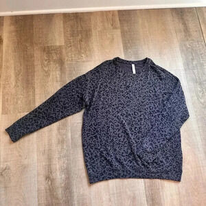 Athleta grey leopard print size medium oversized comfy stretch yoga top
